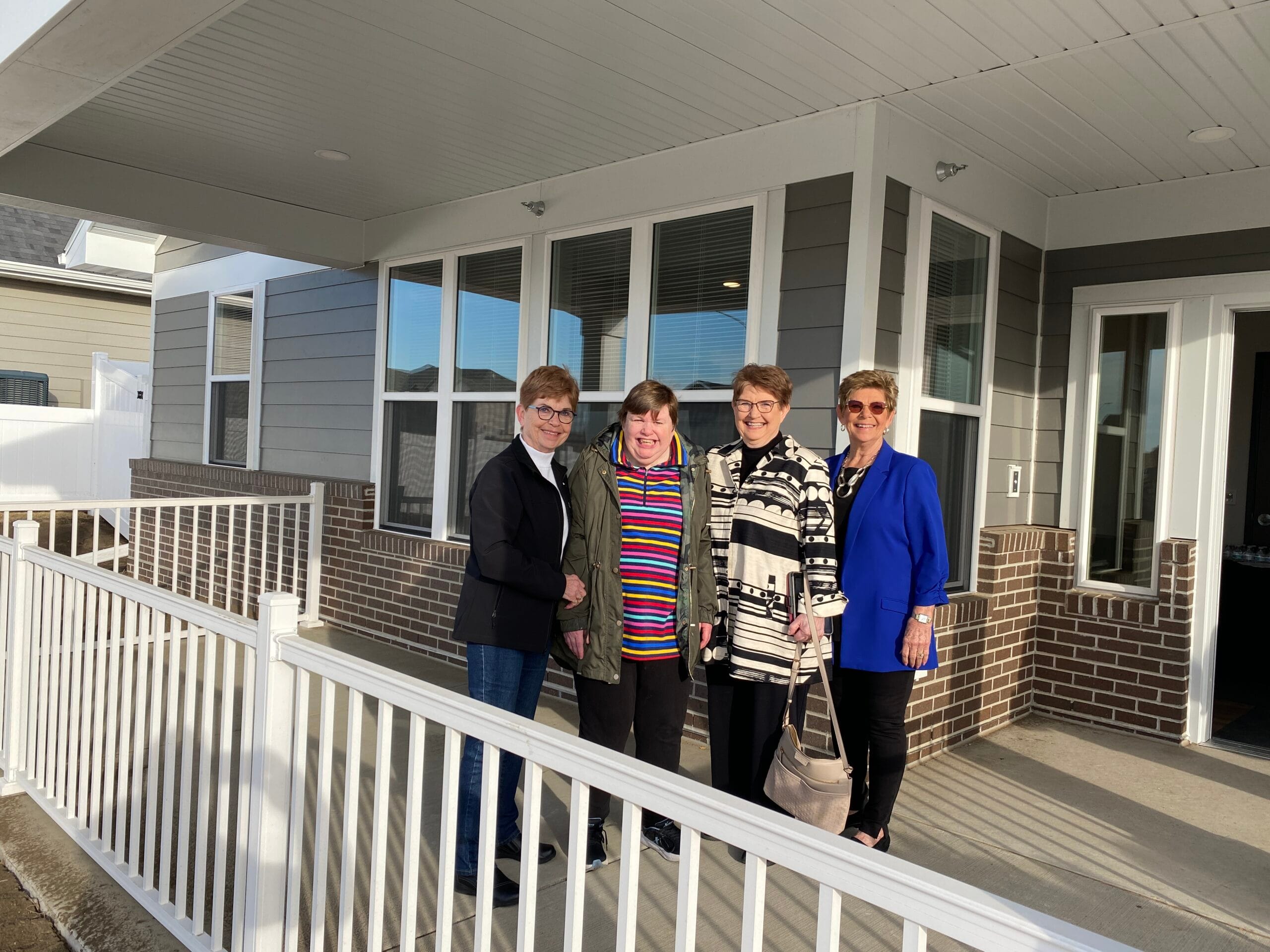Jill Decker mom aunts at Washington Home scaled